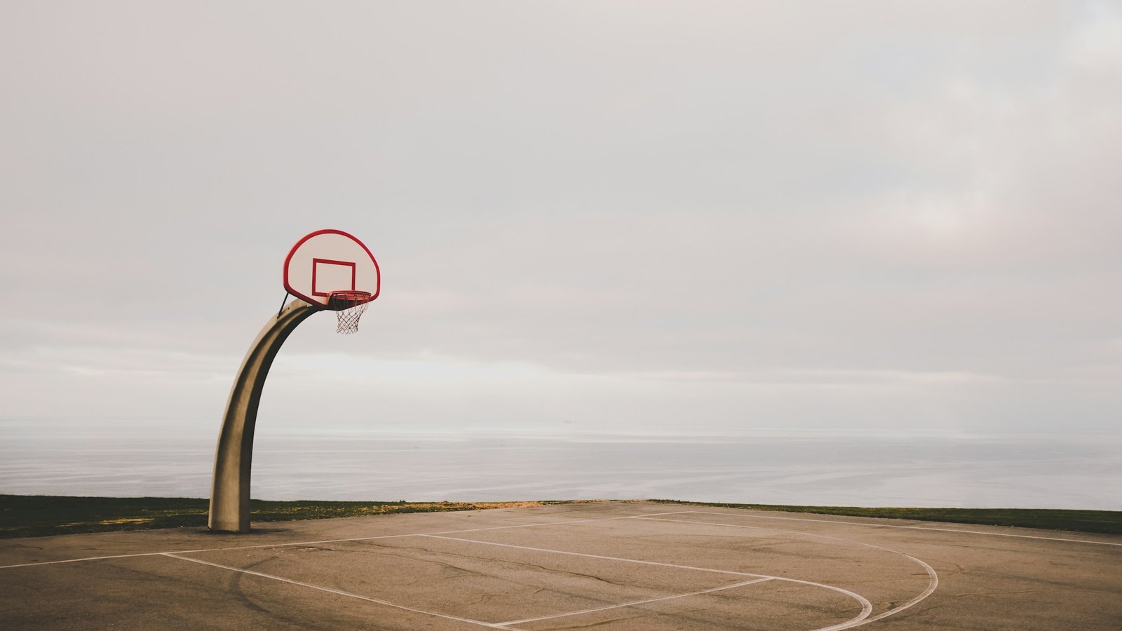 Espacio deportivo cubierto — referencia visual
