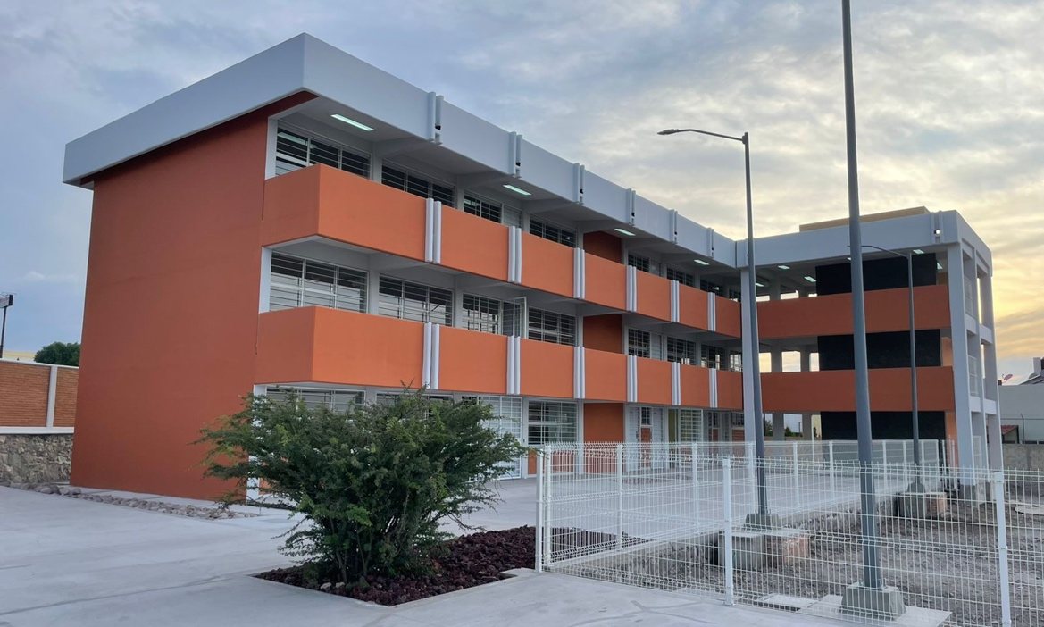 Secundaria de nueva creación El Pueblito en Corregidora, Querétaro — Grupo Em-Trai