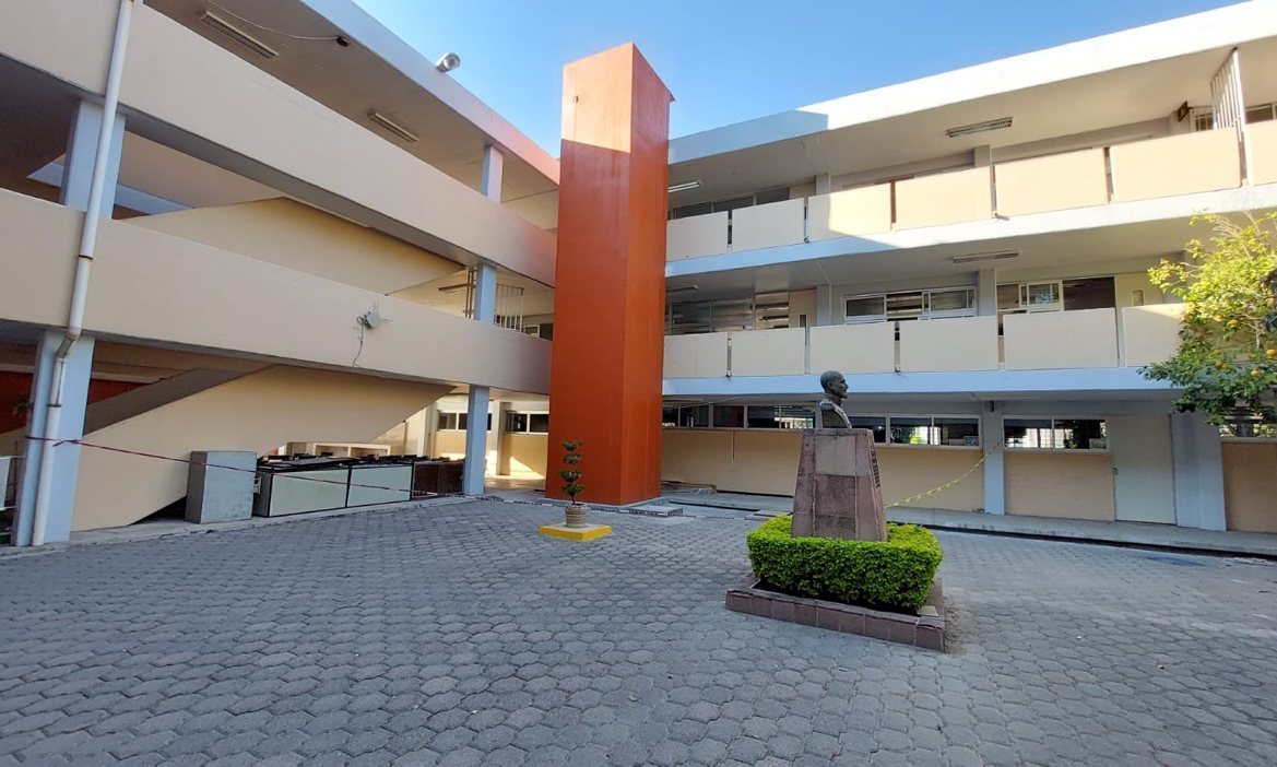 Secundaria Leandro Valle en Naucalpan, Estado de México — Grupo Em-Trai